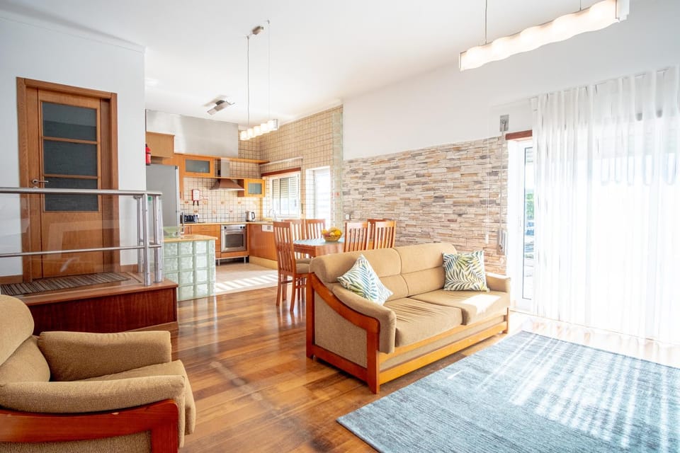 Kitchen or kitchenette, Living room, Dining area, pet friendly, stove