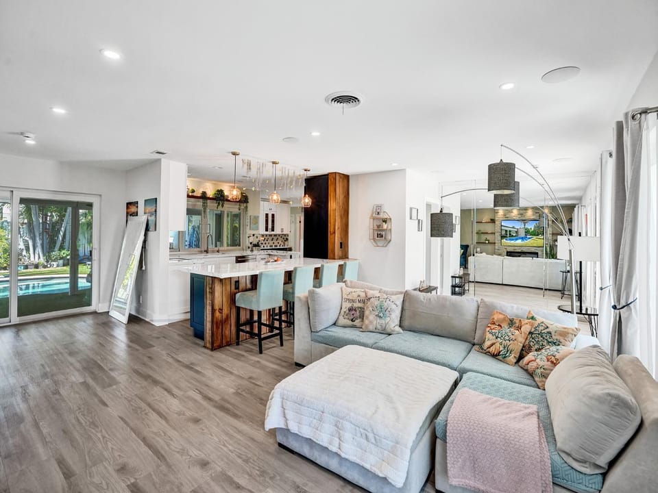 Living room, Seating area