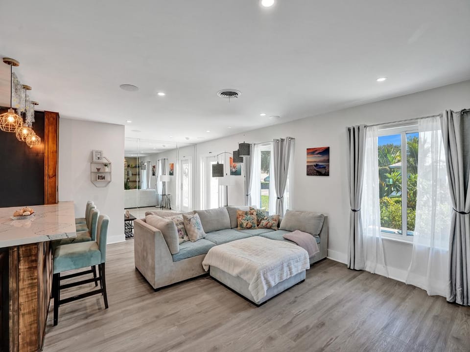 Living room, Seating area