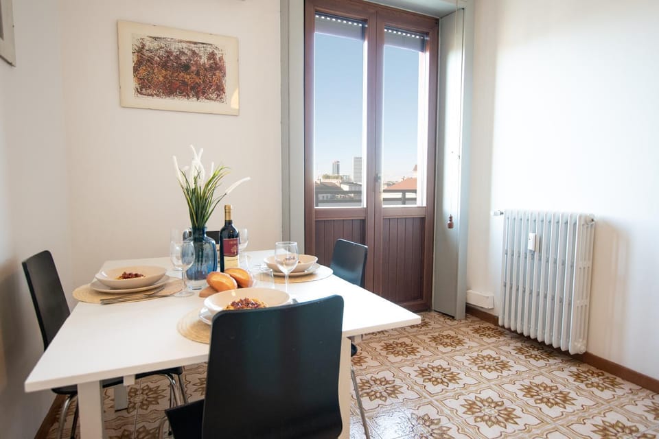 Living room, Seating area, Dining area, internet