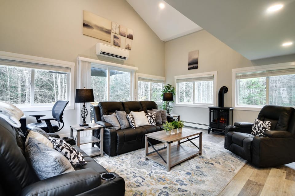 Modern Stark Home w/ Game Room, Grill & Fire Pit House in New Hampshire