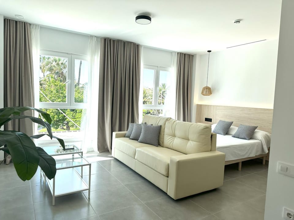 Bed, Living room