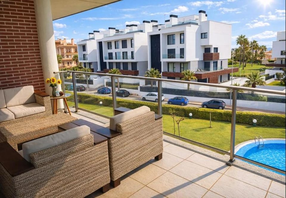 Balcony/Terrace, Garden view