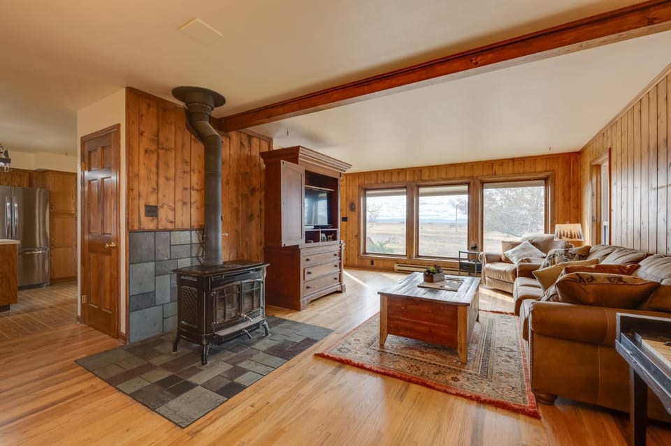 Charming Country Home in Laramie - 4 Mi to UW! House in Laramie