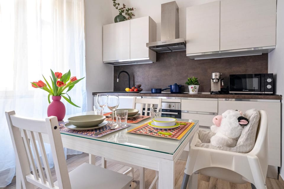 Coffee/tea facilities, Kitchen or kitchenette, children, young children, dishwasher, microwave, oven, stove, toaster, kitchen