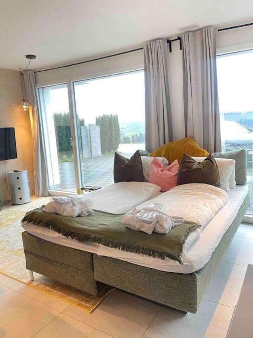 Bed, Living room