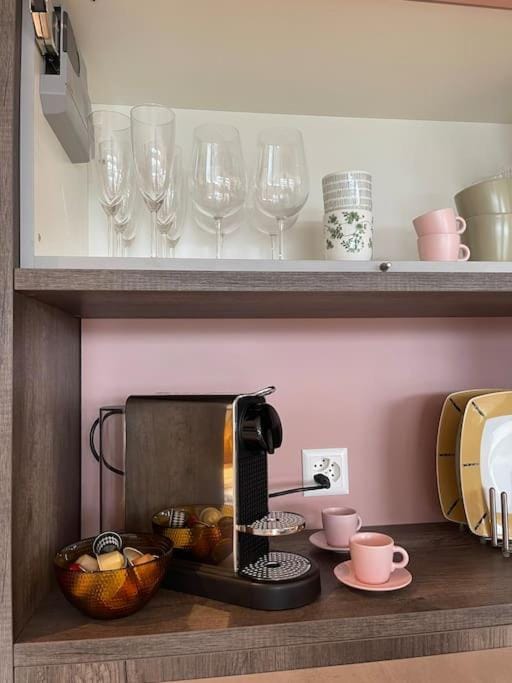 Coffee/tea facilities, Kitchen or kitchenette