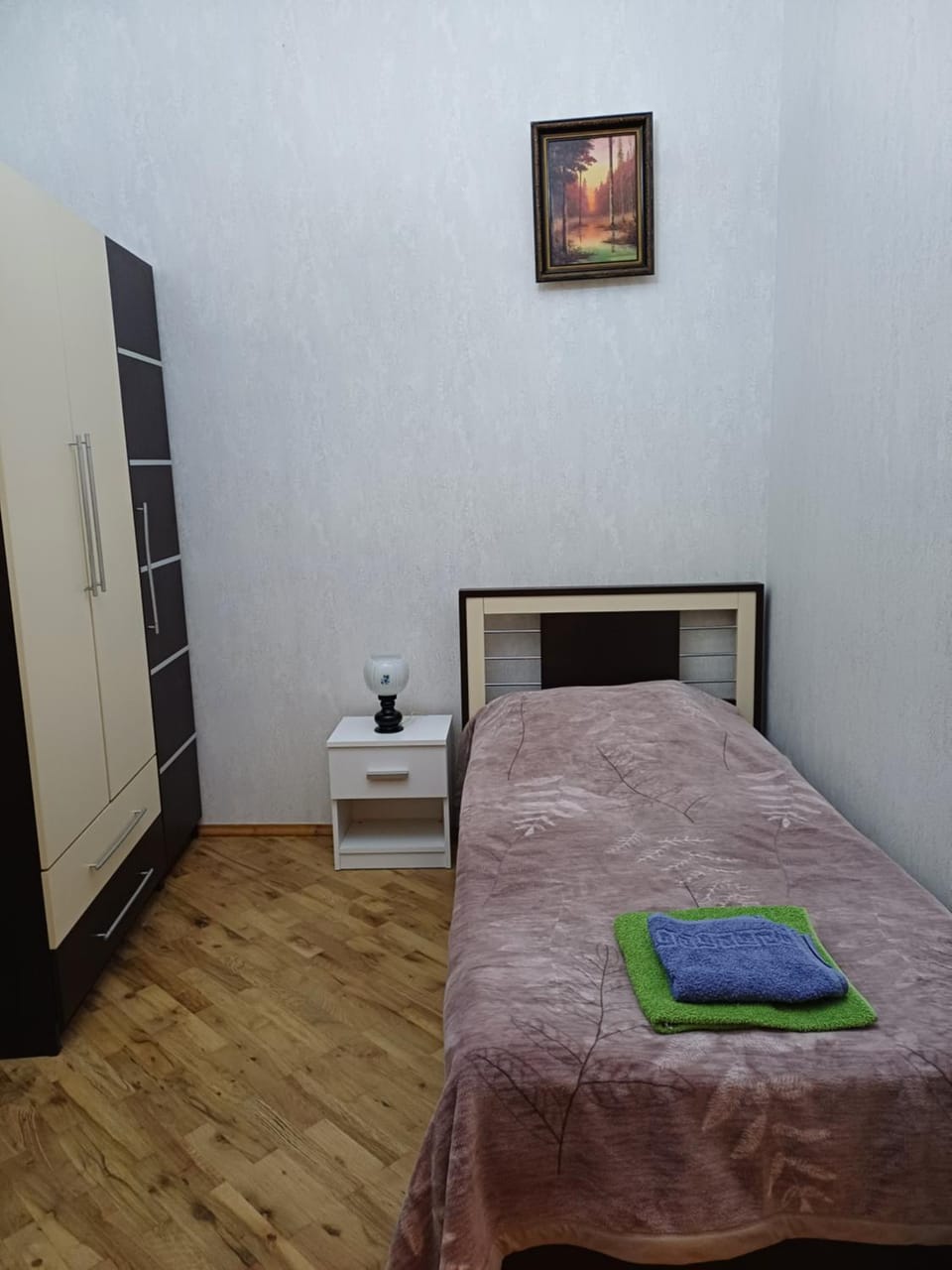 Bed, Bedroom, towels