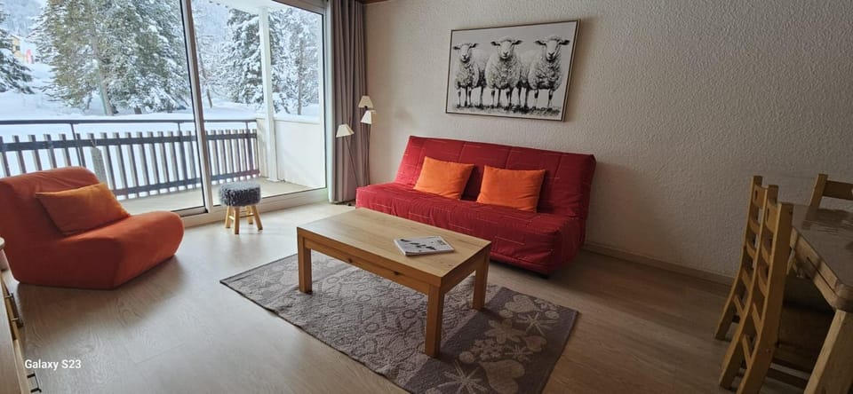 Sunny balcony steps from the slopes Apartment in Saint-Chaffrey