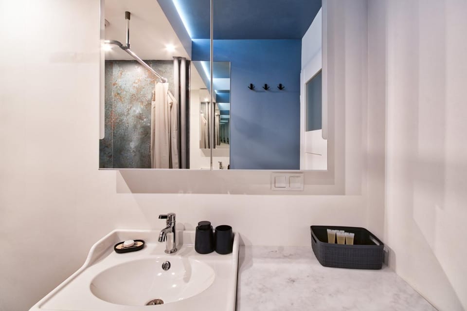 Shower, Bathroom, towels
