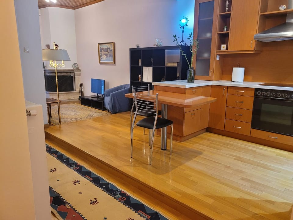Kitchen or kitchenette, Seating area
