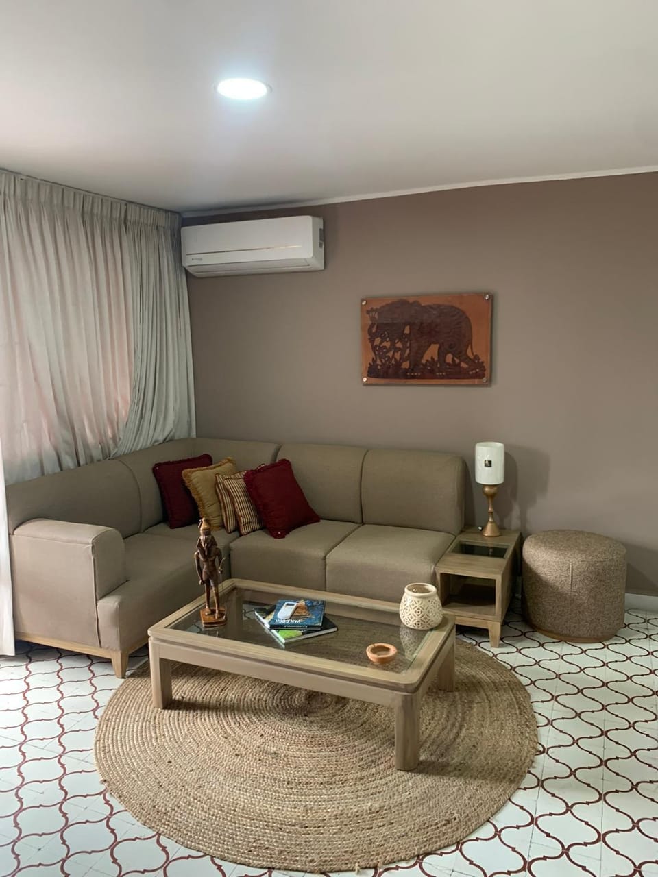 Seating area, air conditioner