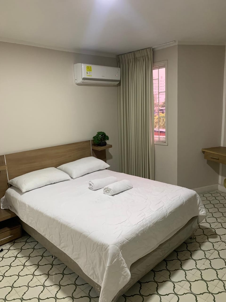 Bed, Photo of the whole room, air conditioner