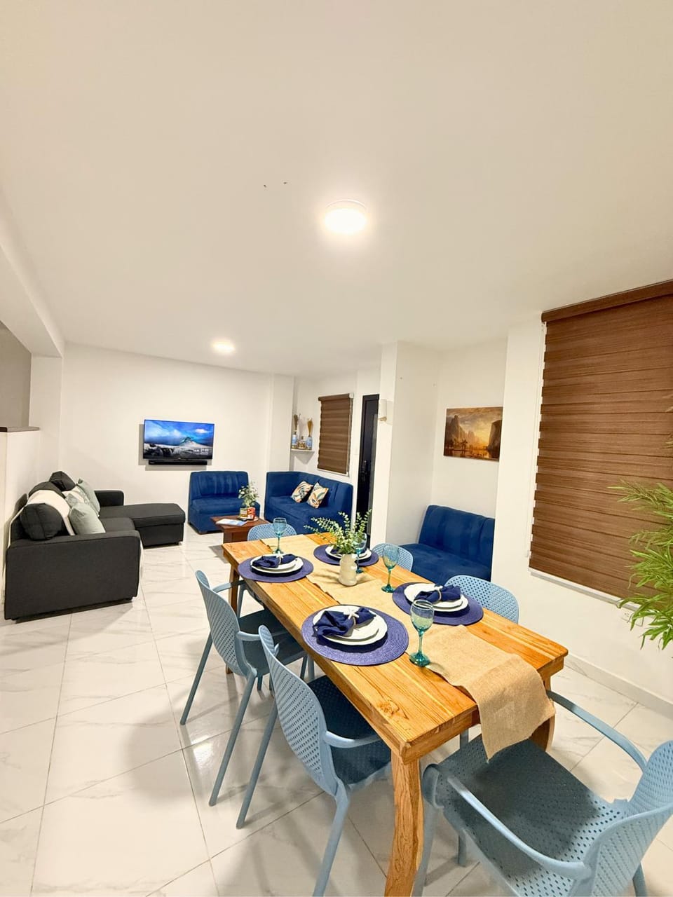 TV and multimedia, Living room, Seating area, Dining area
