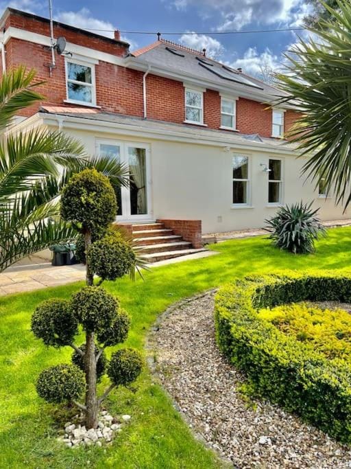 Property building, Day, Garden, Garden view