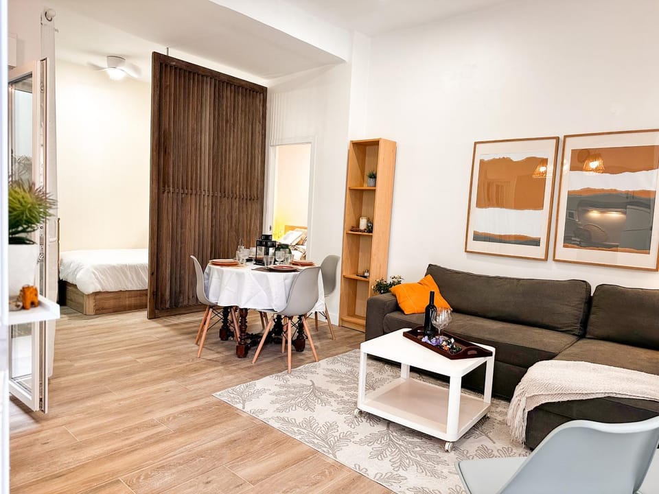 Seating area, Dining area