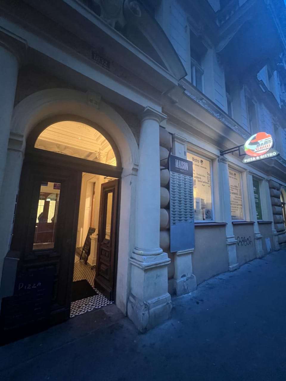 Facade/entrance