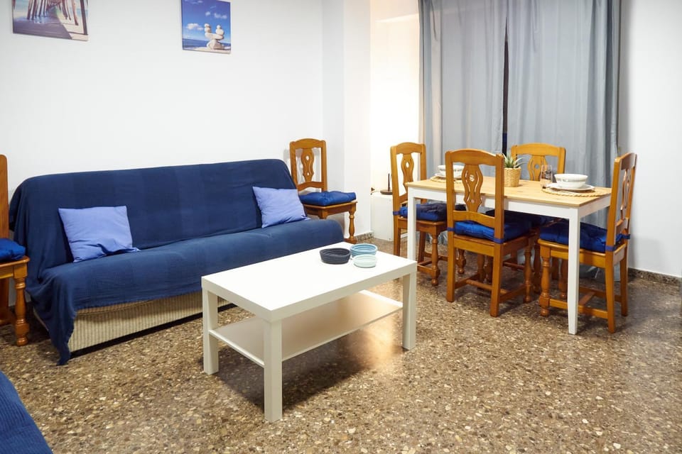 Living room, Seating area, Dining area, internet, air conditioner