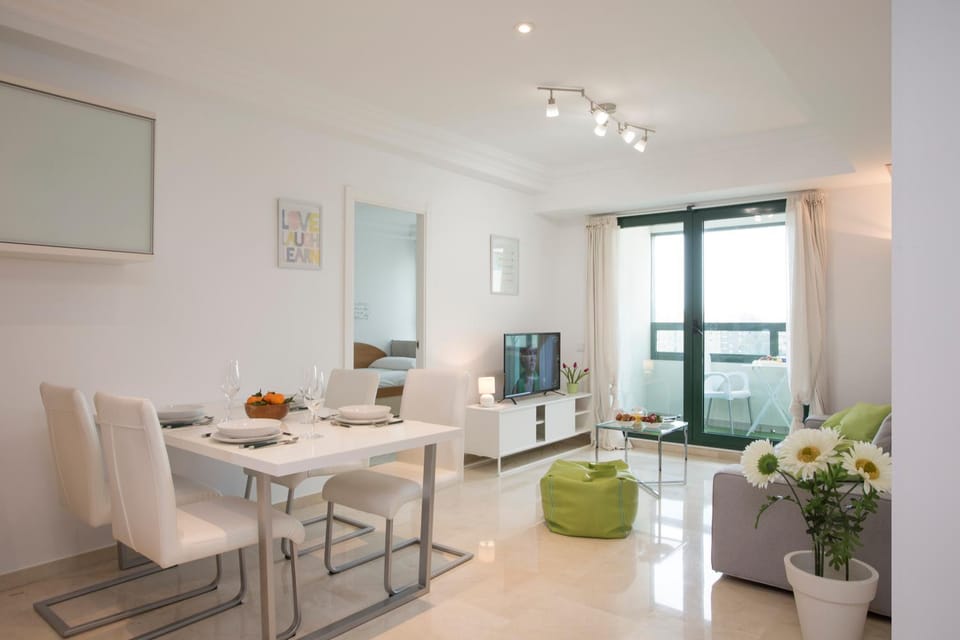 TV and multimedia, Living room, Seating area, Dining area