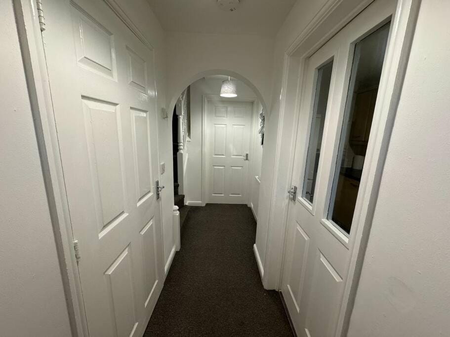 Modern TownHouse - 3 bed 2.5 bath 2 Private Gated Parking House in Wellingborough