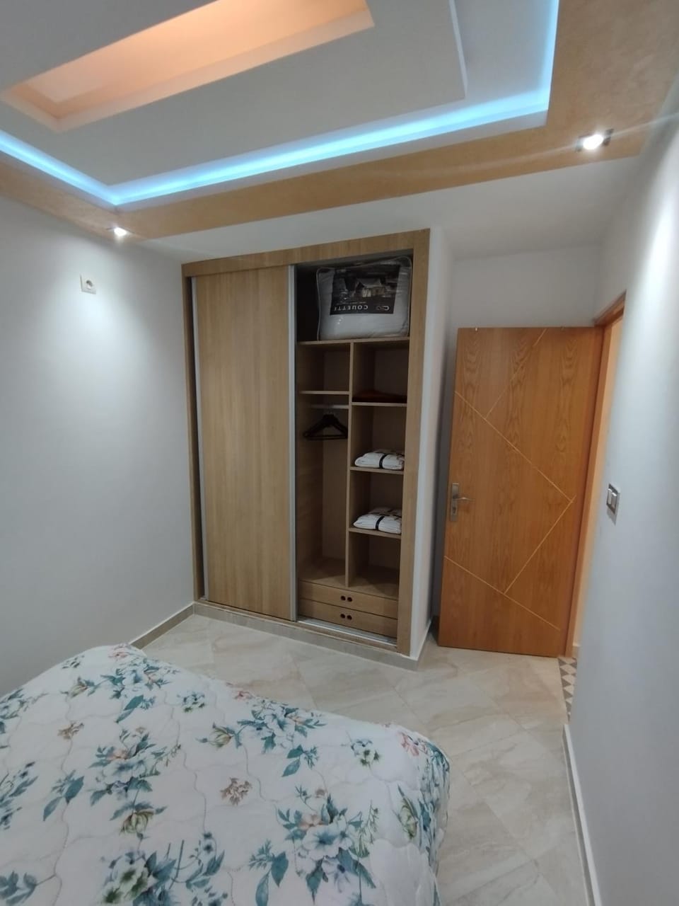 Bed, Photo of the whole room, Bedroom, wardrobe
