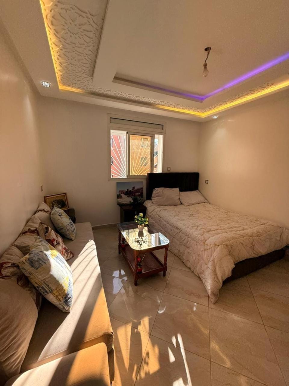 Bed, Photo of the whole room, Seating area, Bedroom