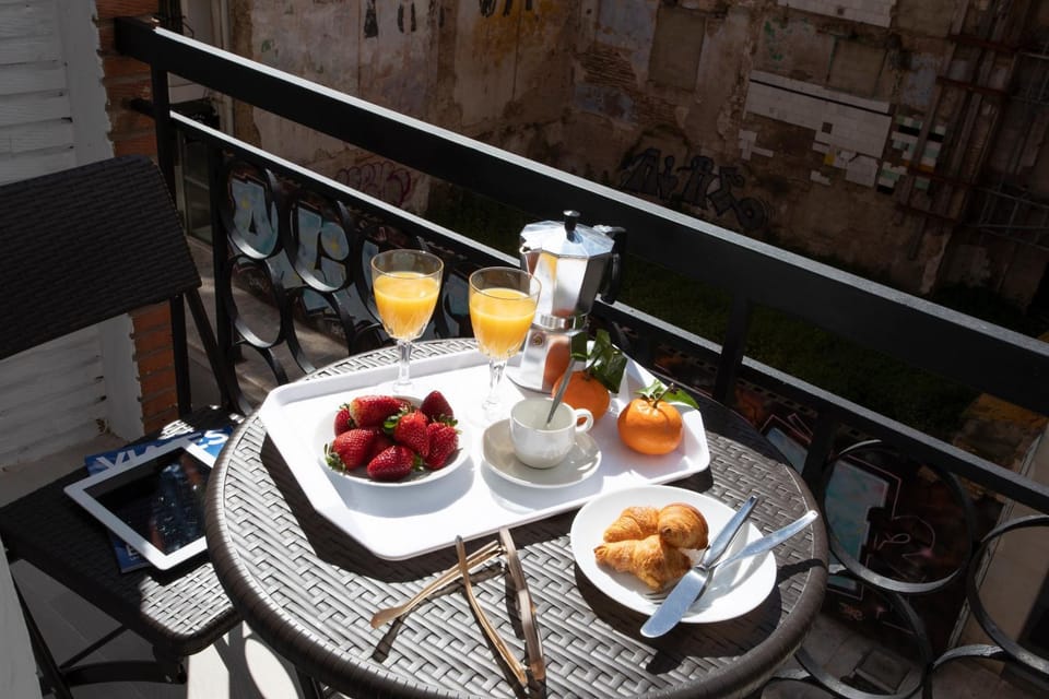 Balcony/Terrace, Food and drinks