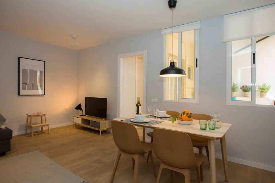 TV and multimedia, Living room, Seating area, Dining area