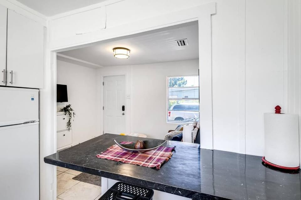 Inviting 1-BR apartment for 4 people V2 Apartment in Coral Gables