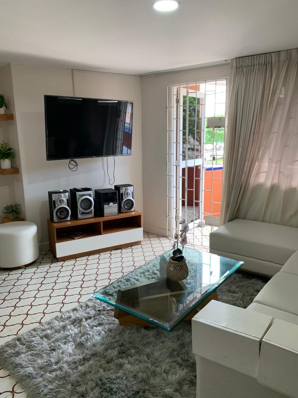 Communal lounge/ TV room, TV and multimedia, Seating area