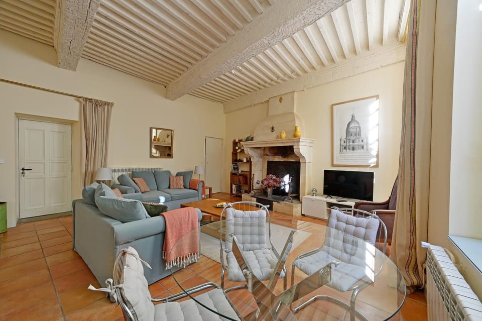 TV and multimedia, Living room, Seating area, Dining area, flat iron
