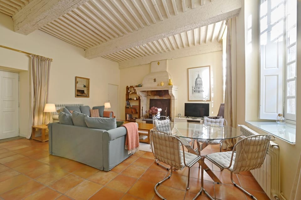 TV and multimedia, Living room, Seating area, Dining area, flat iron