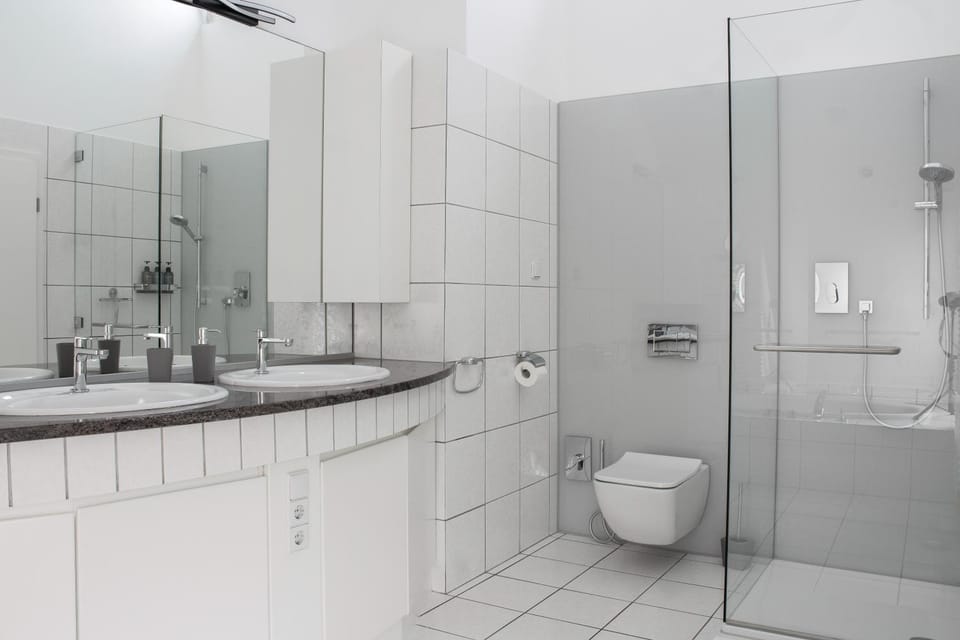 Shower, Toilet, Bathroom, towels