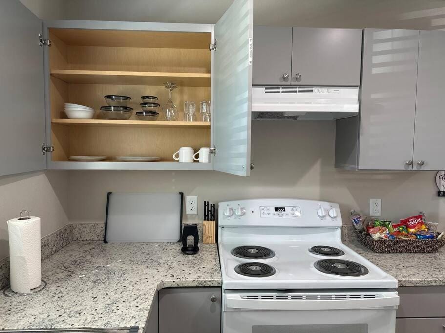 Brand New! Charming and Cozy Too Apartment in Clovis