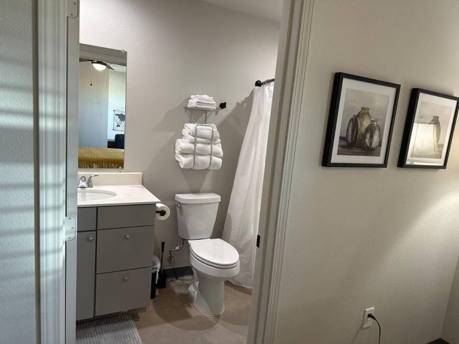 Brand New! Charming and Cozy Too Apartment in Clovis