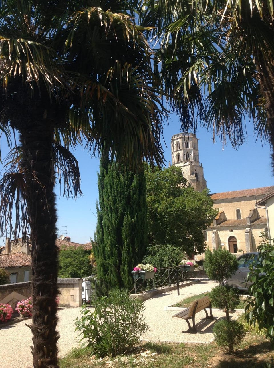 Ancien presbytere au coeur du village House in Occitanie