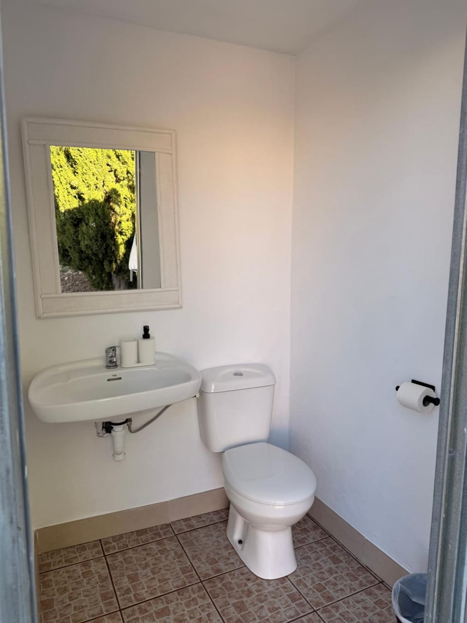 Toilet, Off site