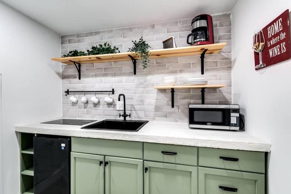 Miami studio apartment, Very centric, Fast Wi-Fi V4 Apartment in Coral Gables