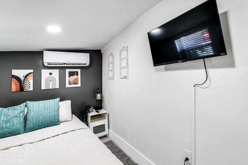 Miami studio apartment, Very centric, Fast Wi-Fi V4 Apartment in Coral Gables