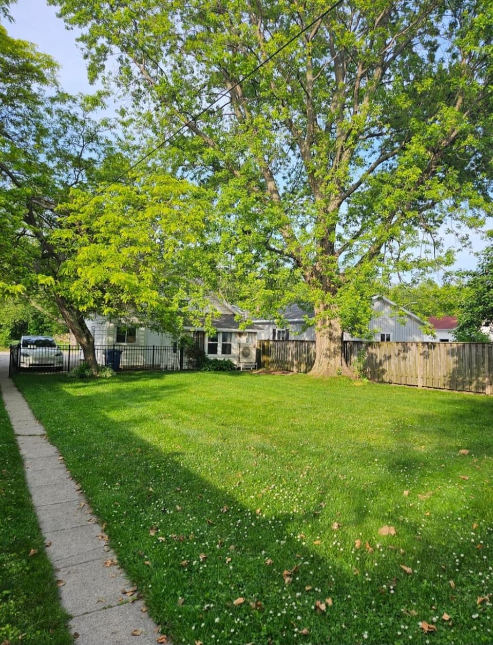Casa Azul-lakefront House in Leamington