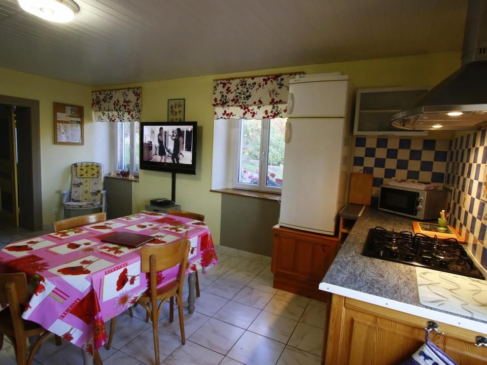 Maison avec salle de jeux et parking privé à Orbey - FR-1-744-25 House in Orbey