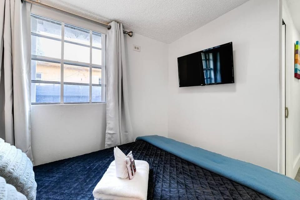 Swinging London Studio 3 people V6 Apartment in Coral Gables