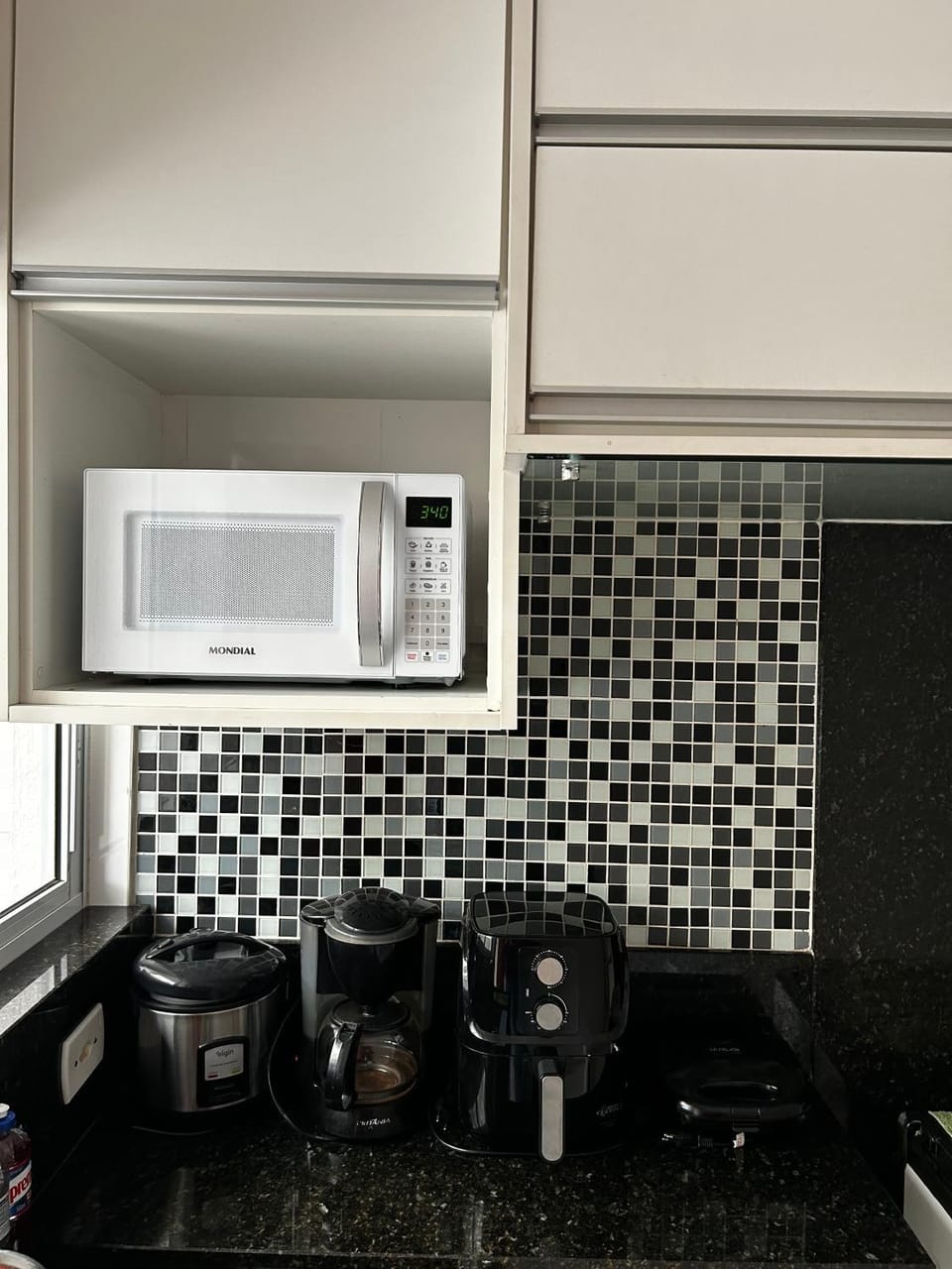 Apartamento em Condomínio Beverly Hills Praia de Vista Linda - Bertioga com Estacionamento e Piscina Apartment in Bertioga