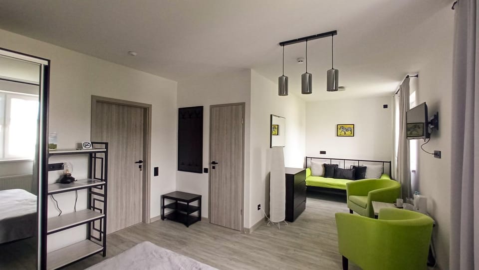 TV and multimedia, Photo of the whole room, Seating area