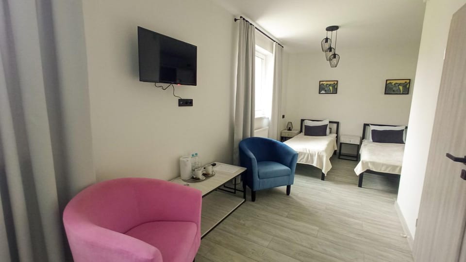 Bed, TV and multimedia, Photo of the whole room