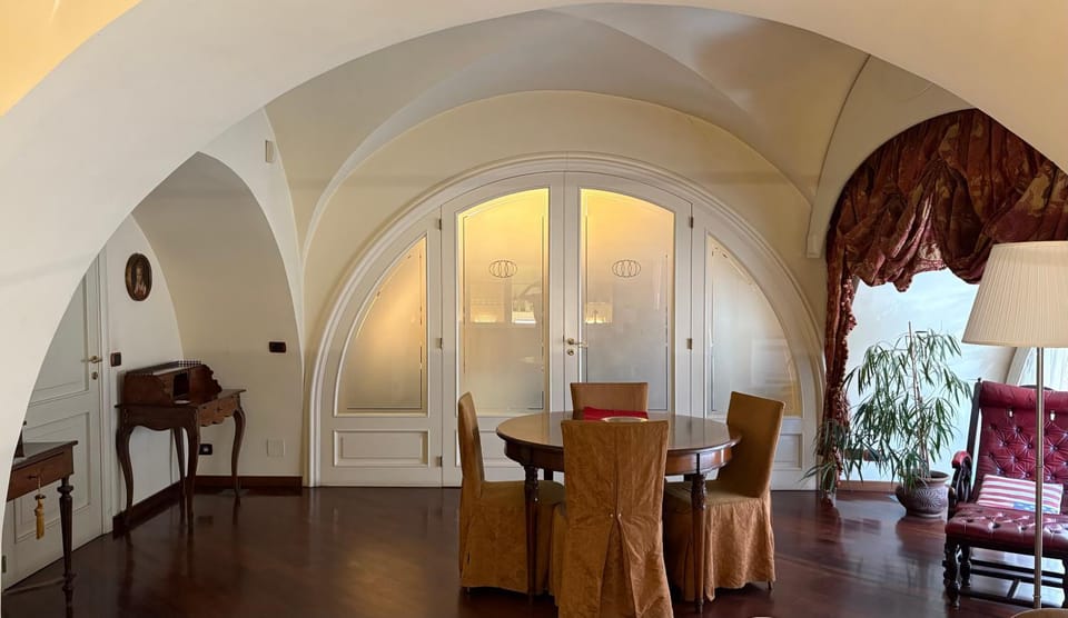 Living room, Dining area, Lunch