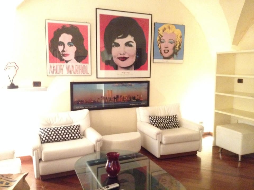 Living room, Photo of the whole room