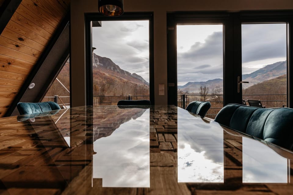 Seating area, Dining area, Mountain view