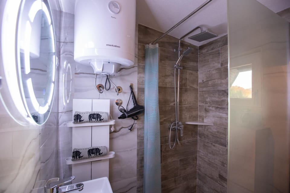 Shower, Bathroom, towels