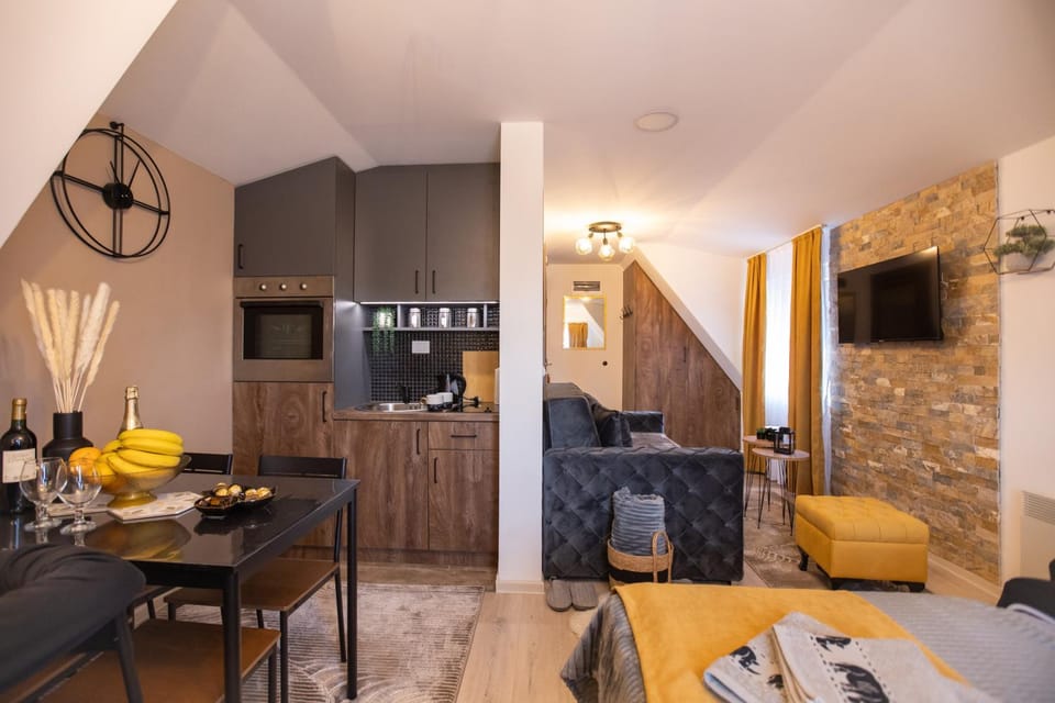 TV and multimedia, Kitchen or kitchenette, Living room, Seating area, Dining area, minibar, oven, pet friendly